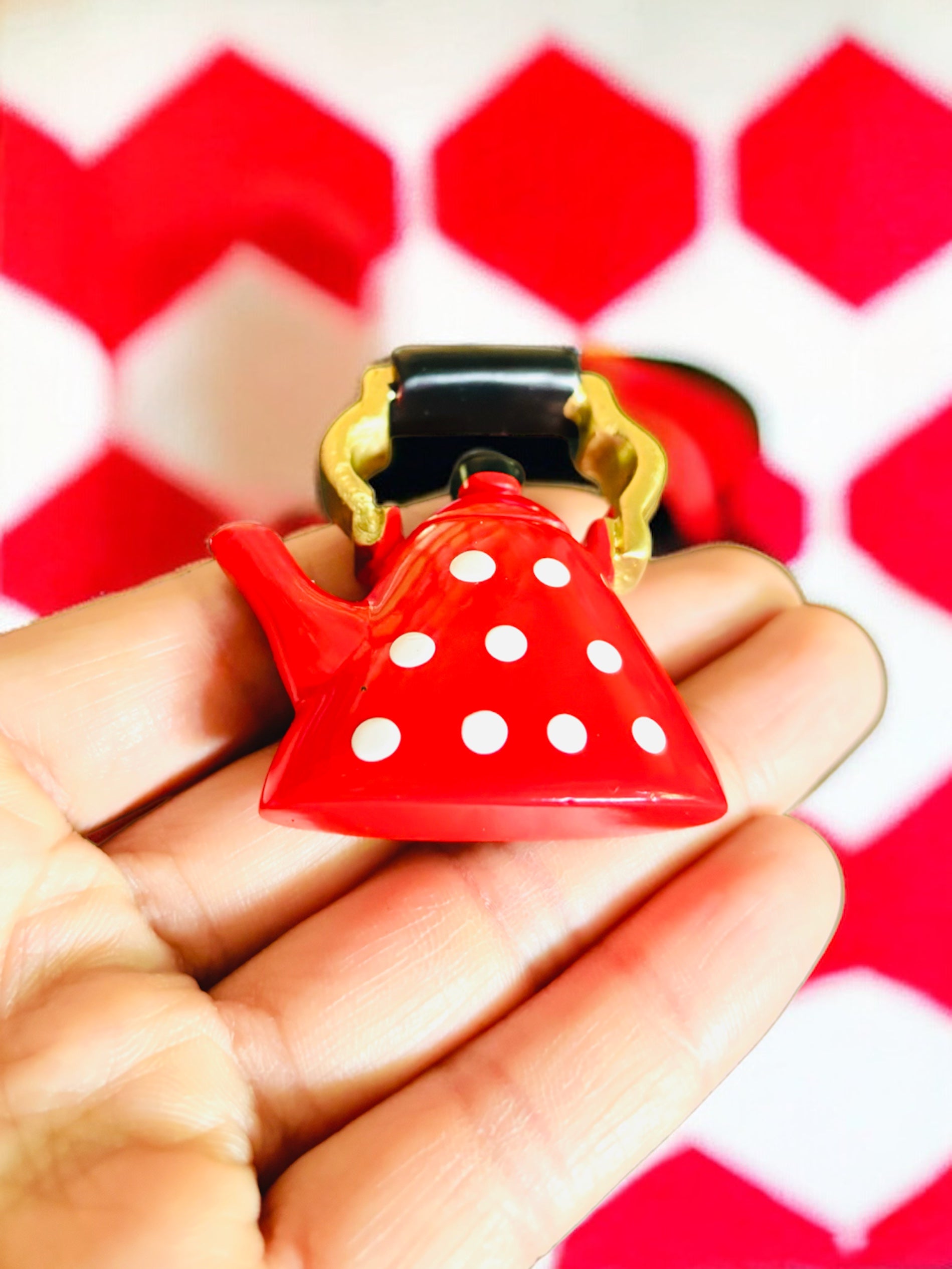 WARMINGO DE Kettle Miniature Fridge Magnet | Home Decor Item | Kitchen Decor Item | Imported Fridge Magnets (Red), 1 Piece