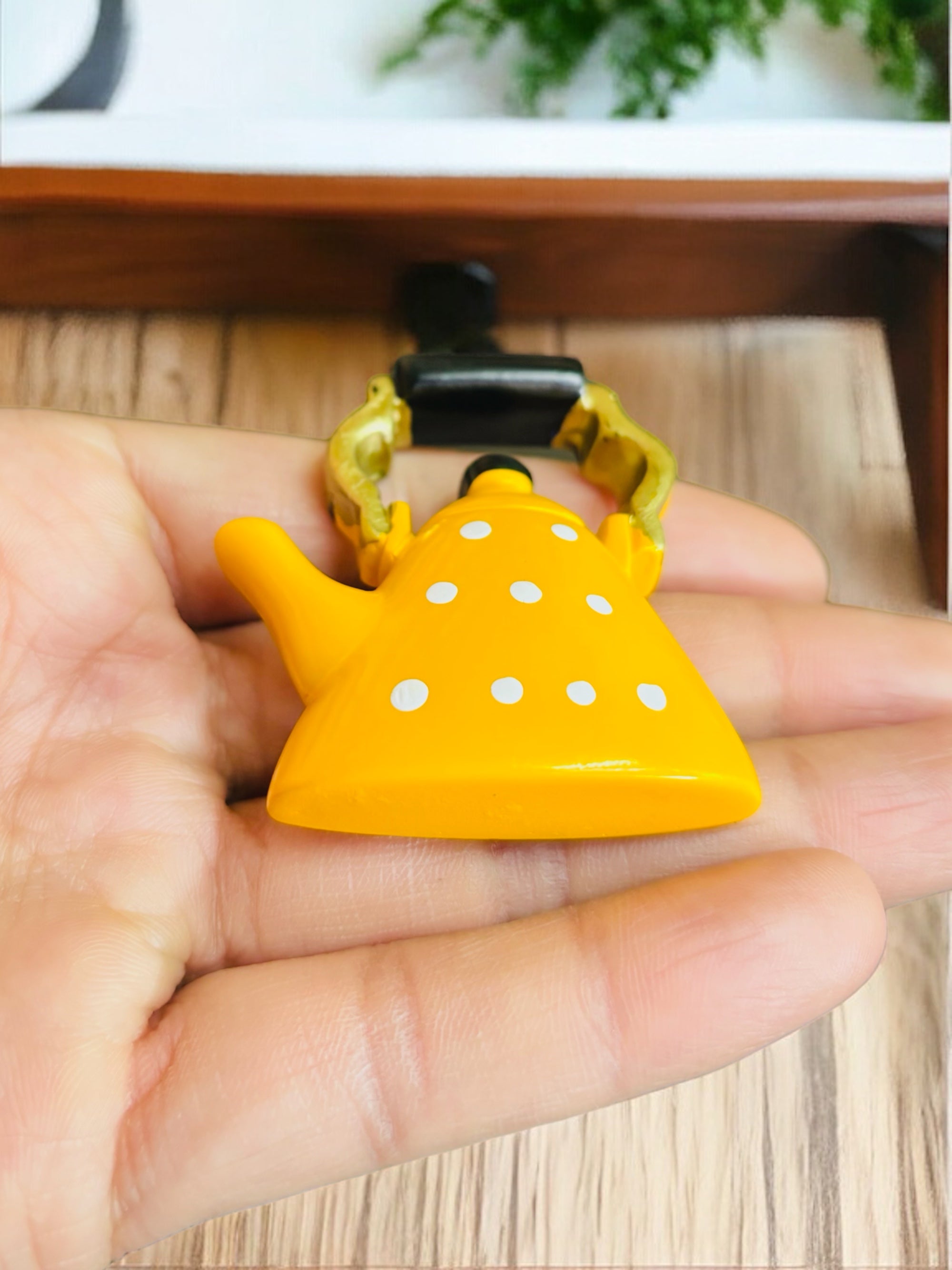 WARMINGO DE Kettle Miniature Fridge Magnet | Home Decor Item | Kitchen Decor Item | Imported Fridge Magnets (Yellow), 1 Piece